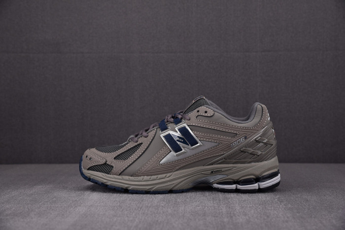NEW BALANCE SNEAKER NB058
