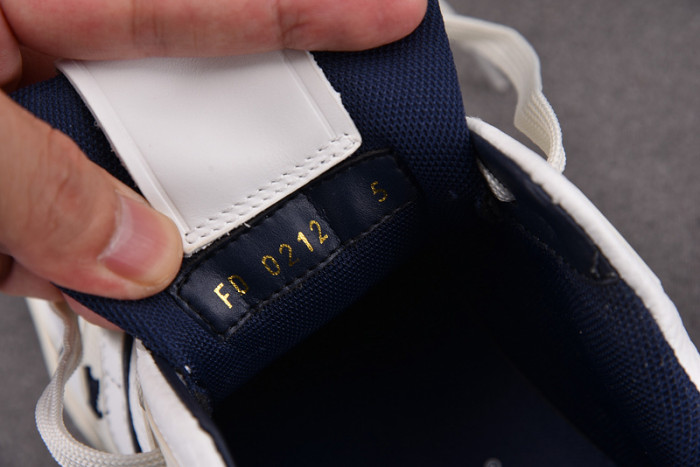 LV SNEAKER LV-000131