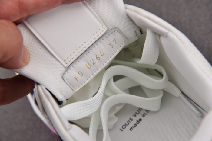 LV TRAINER SNEAKER LV-000560