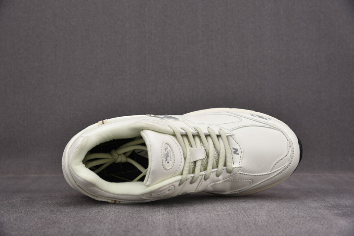 NEW BALANCE SNEAKER NB049