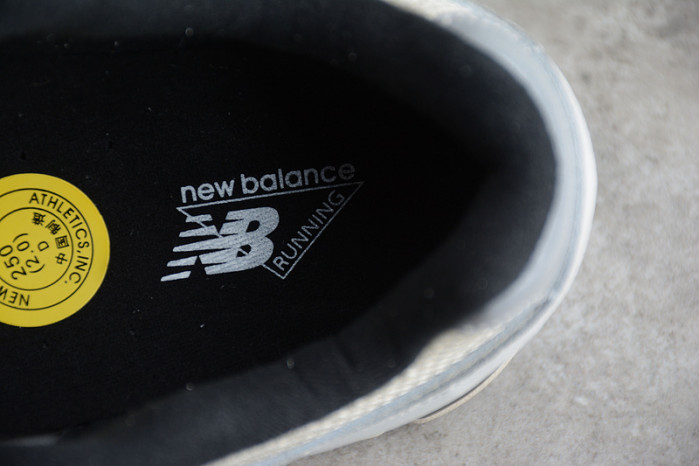 NEW BALANCE SNEAKER 007
