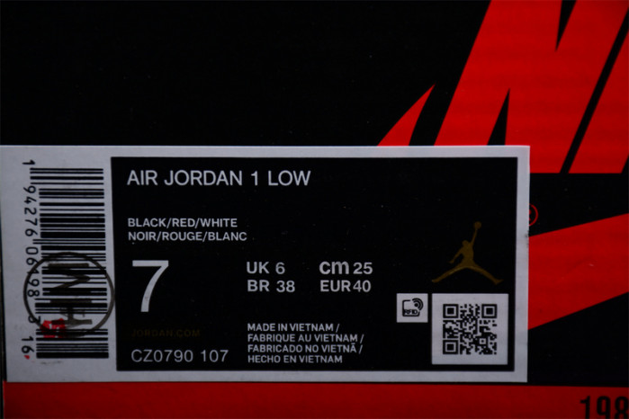 OFF X AIR JORDAN 1 LOW