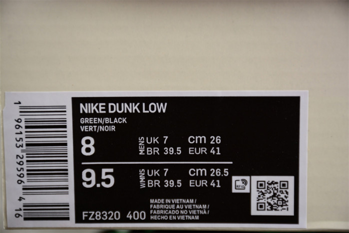 THE POWERPUFF GIRLS X NIKE SB DUNK LOW “BUBBLES” FZ8320-400