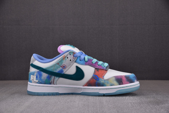 FUTURA LABORATORIES X NIKE DUNK LOW SB 