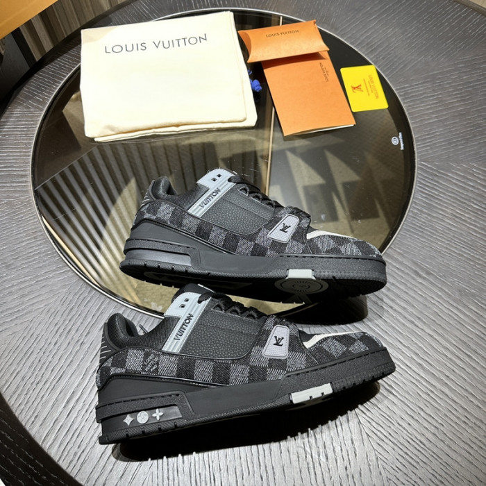 LV TRAINER SNEAKER LV-000574