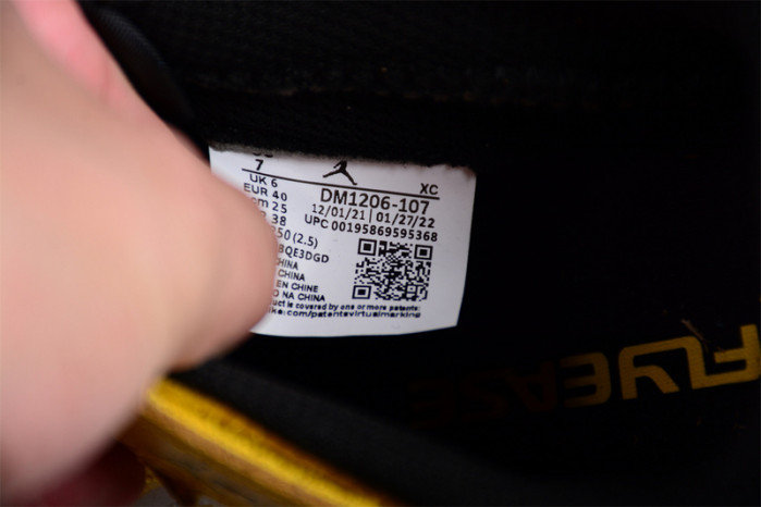 AIR JORDAN 1 LOW FLYEASE "UNIVERSITY GOLD" DM1206-107