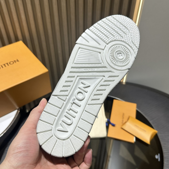 LV TRAINER SNEAKER LV-000601