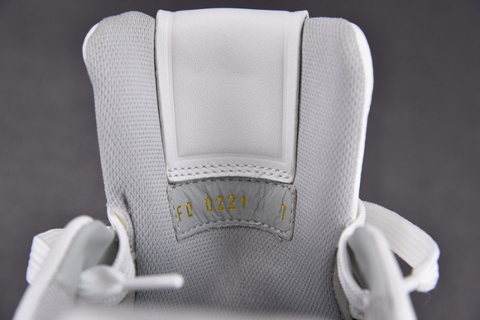 LV SNEAKER LV-000102