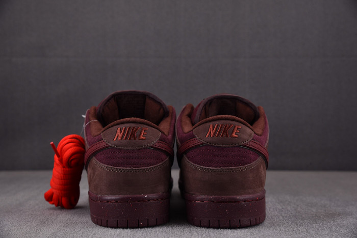 Nike SB Dunk Low City of Love Burgundy Crush FN0619-600