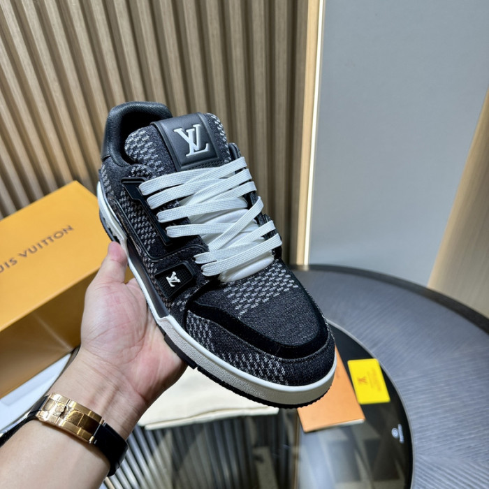 LV TRAINER SNEAKER LV-000573
