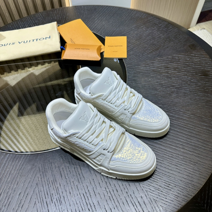 LV TRAINER SNEAKER LV-000583