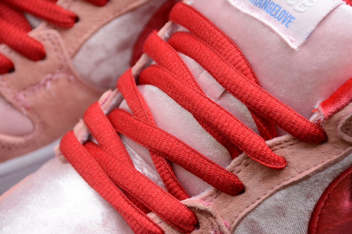 Nike Dunk SB Low strangelove skateboards CT2552-800