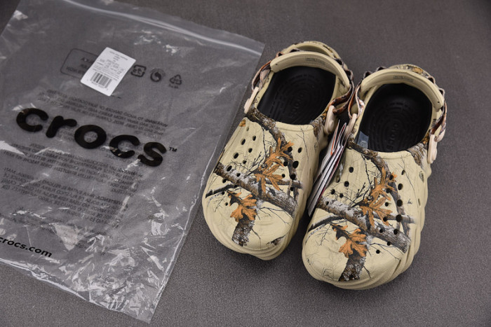 Cr*0*s x salehe bembury c00012