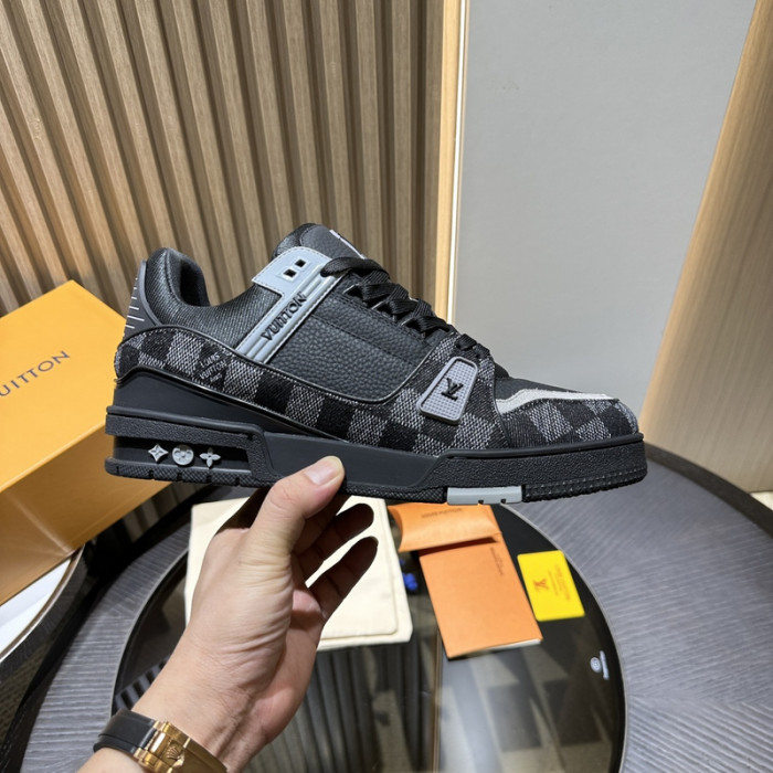 LV TRAINER SNEAKER LV-000574