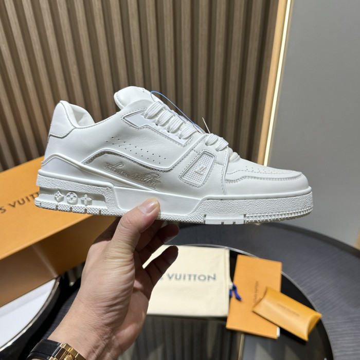 LV TRAINER SNEAKER LV-000604