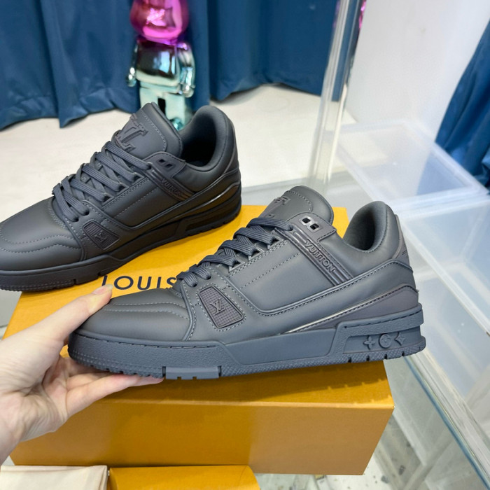 LV SNEAKER LV-000490
