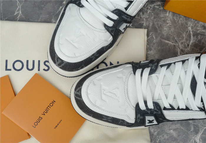 LV SNEAKER LV-000275