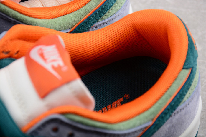 Otomo Katsuhiro x Nike SB Dunk Low "Steamboy OST" LF0039-017