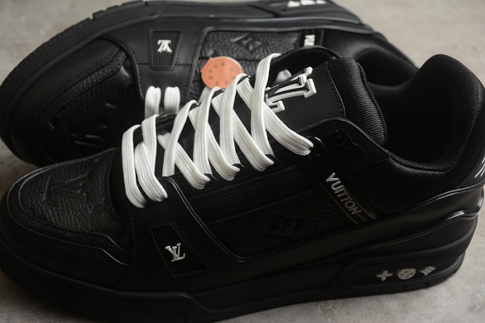 LV TRAINER SNEAKER LV-000552