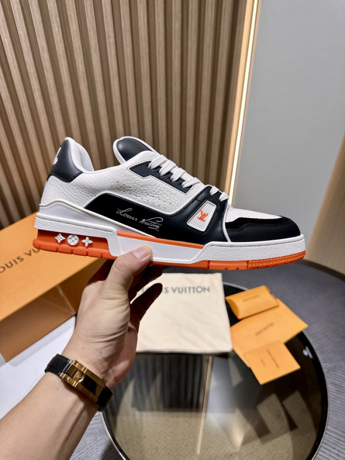 LV TRAINER SNEAKER LV-000561