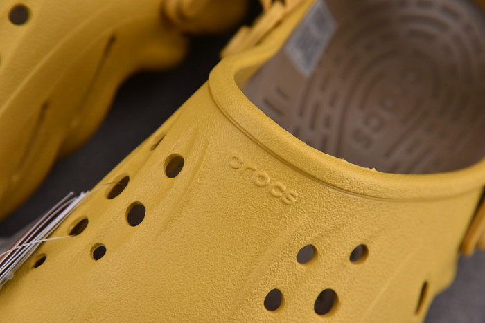 Cr*0*s x salehe bembury c00021