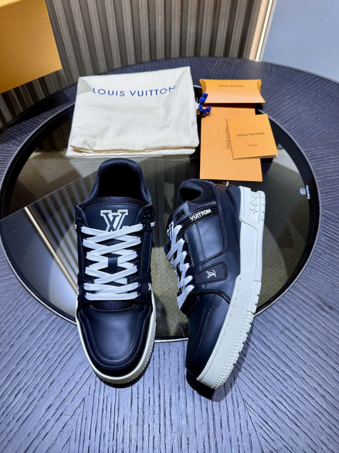 LV TRAINER SNEAKER LV-000564