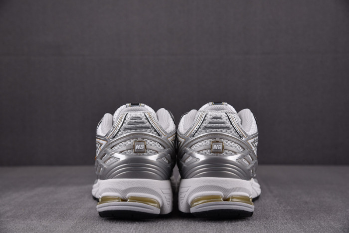 NEW BALANCE SNEAKER NB052