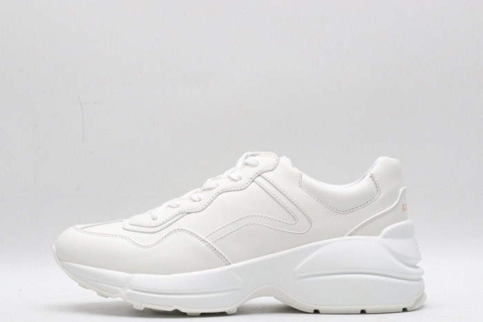 G*u*i* trainer sneaker102