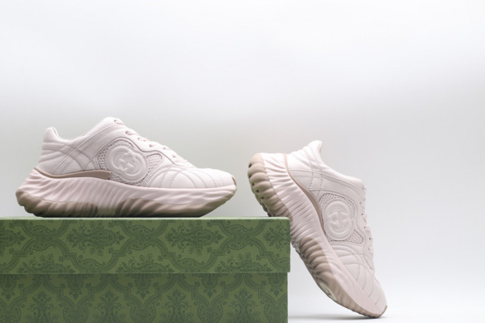 G*u*i* trainer sneaker117