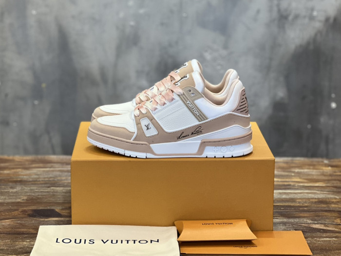LV SNEAKER LV-000546