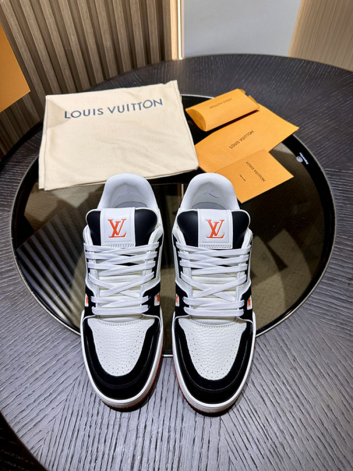 LV TRAINER SNEAKER LV-000561