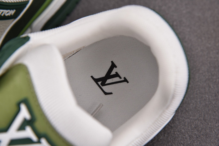 LV SNEAKER LV-000120