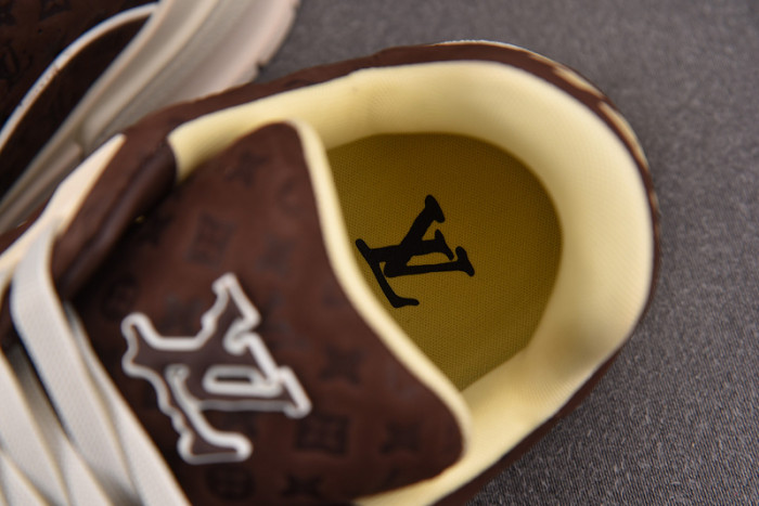 LV TRAINER SNEAKER LV-000589