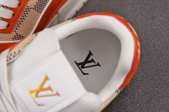 LV TRAINER SNEAKER LV-000595