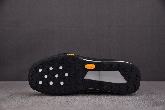 sacai x NIKE Zegamadome 