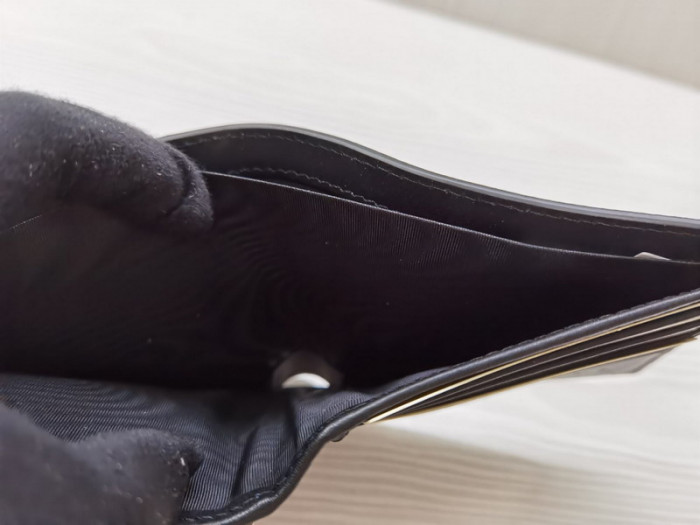 G*u*i snake brown wallet